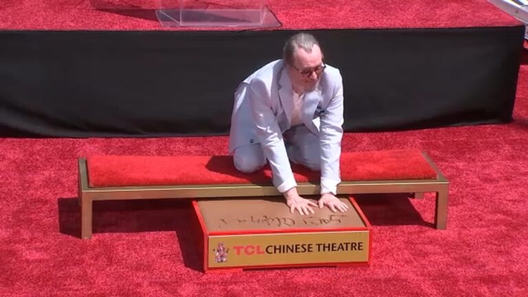 17630351_082325-kabc-gary-oldman-tn-img.jpg