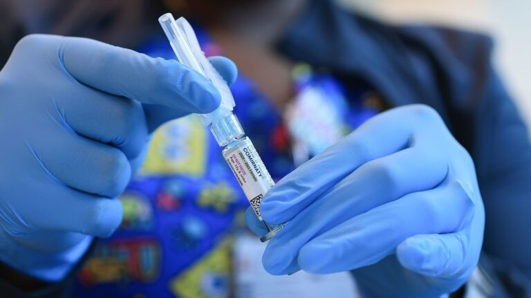 17682868_082925-wpvi-cnnw-covid-vaccine-img.JPG
