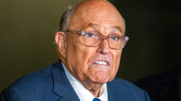 17704304_rudy-giuliani-clean-AP-TN-img.jpg