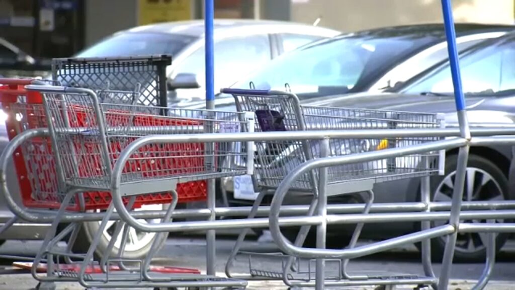 17711409_GroceryCartsEmpty.jpg