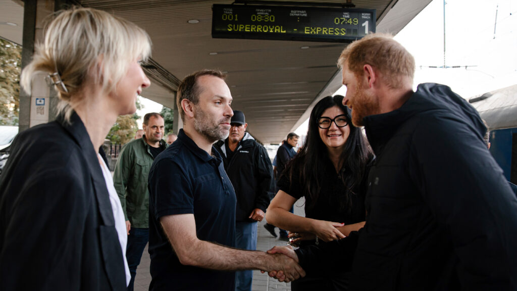 17800241_091225-cc-ap-prince-harry-ukraine-img.jpg