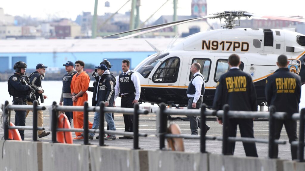 17855413_092025-wabc-luigi-mangione-NY-perp-walk-AP-img.jpg