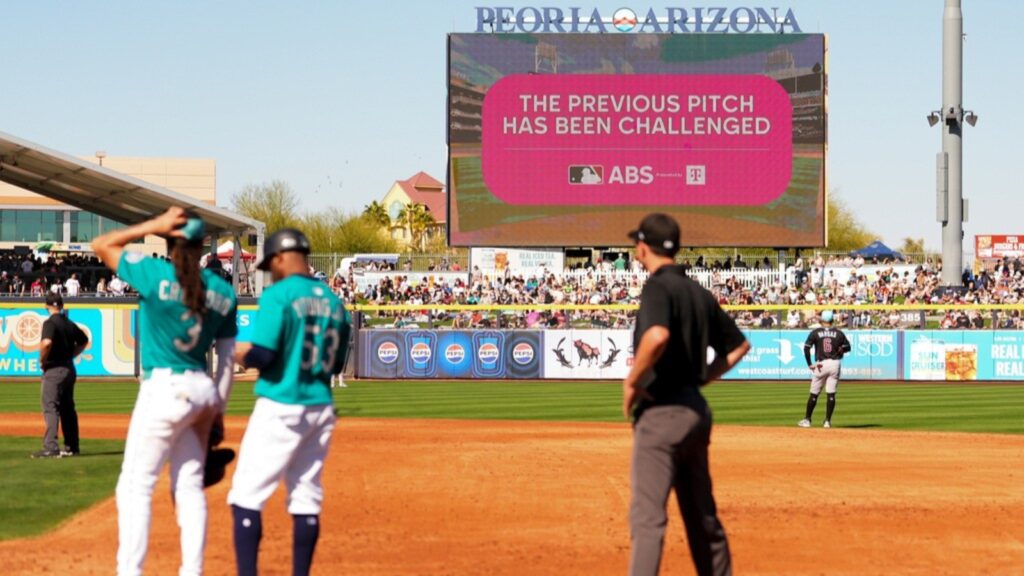 17871739_092325-kgo-ap-robot-umpires-img.jpg