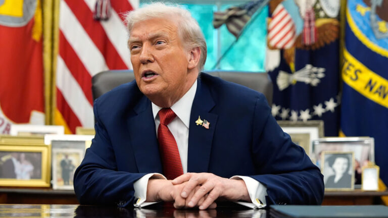 17893576_trump_oval.jpg