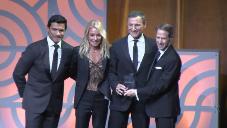 17914102_093025-wabc-michael-gelman-honored-img.jpg