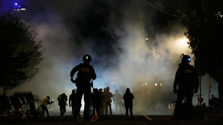 17944706_100525-kgo-ap-law-enforcement-officers-portland-oregon-img.jpg