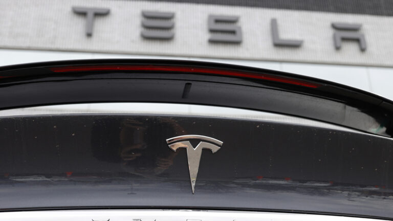 17958835_100725-kgo-ap-tesla-img.jpg