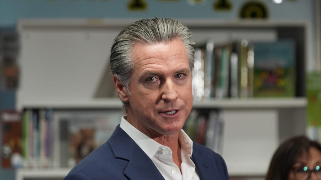 17978230_101025-kfsn-newsom-ap-img.jpg
