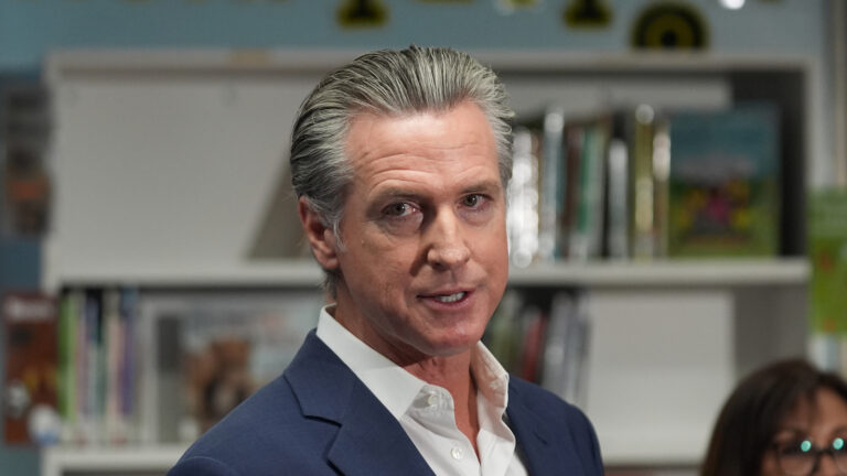 17978230_101025-kfsn-newsom-ap-img.jpg