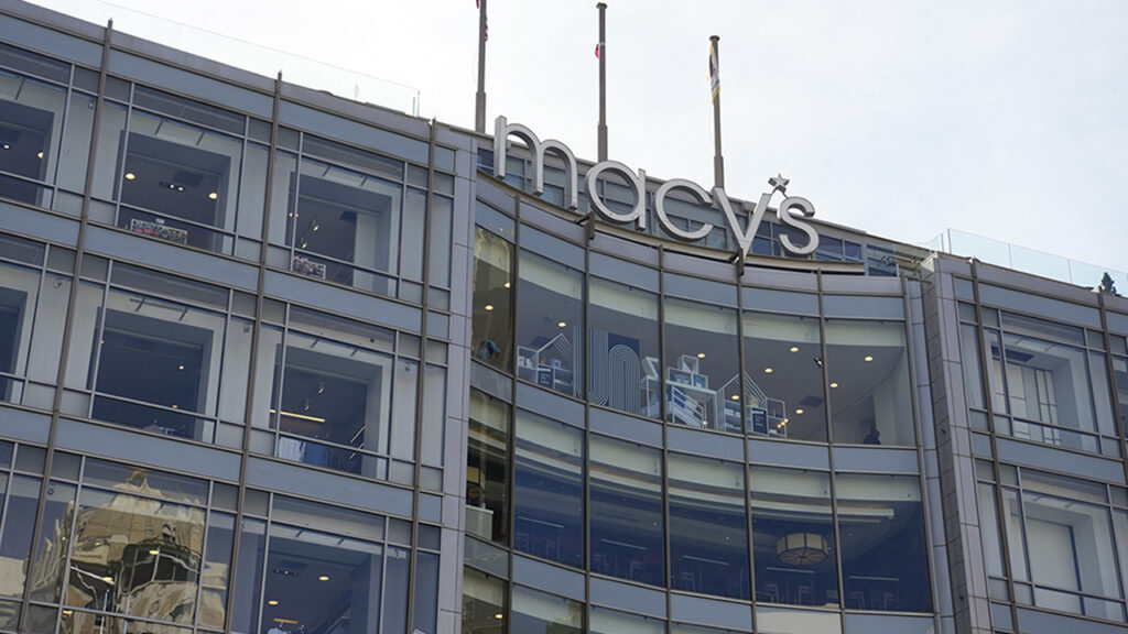 17992571_101225-kgo-ap-macys-union-square-img.jpg