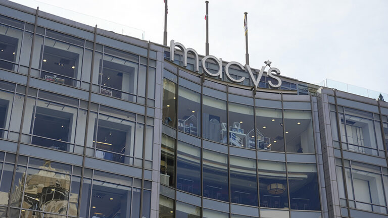 17992571_101225-kgo-ap-macys-union-square-img.jpg