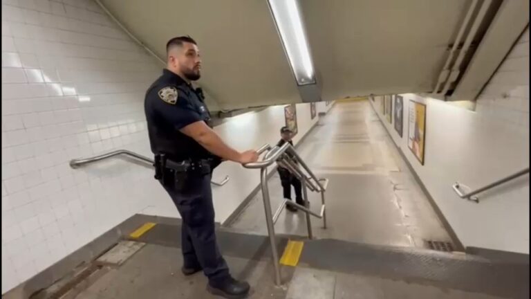18044126_102025-wabc-subway-baby-stairs-img.jpg