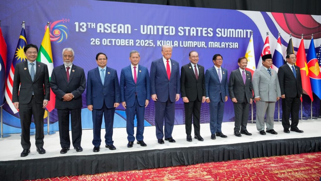 18073555_102625-wabc-trump-asean-us-summit-AP-img.jpg