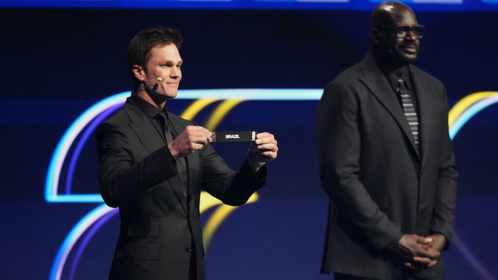 18254687_120525-wabc-ap-brady-shaq-world-cup-draw-img.jpg