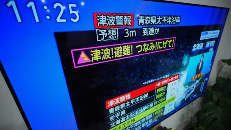 18263943_120825-kabc-ap-japan-tsunami-warning.jpg