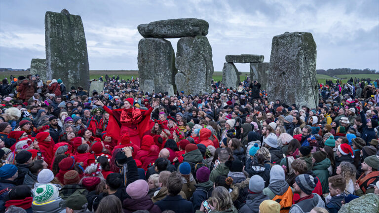 18304493_winter-solstice-stonehenge-ap-img.jpg